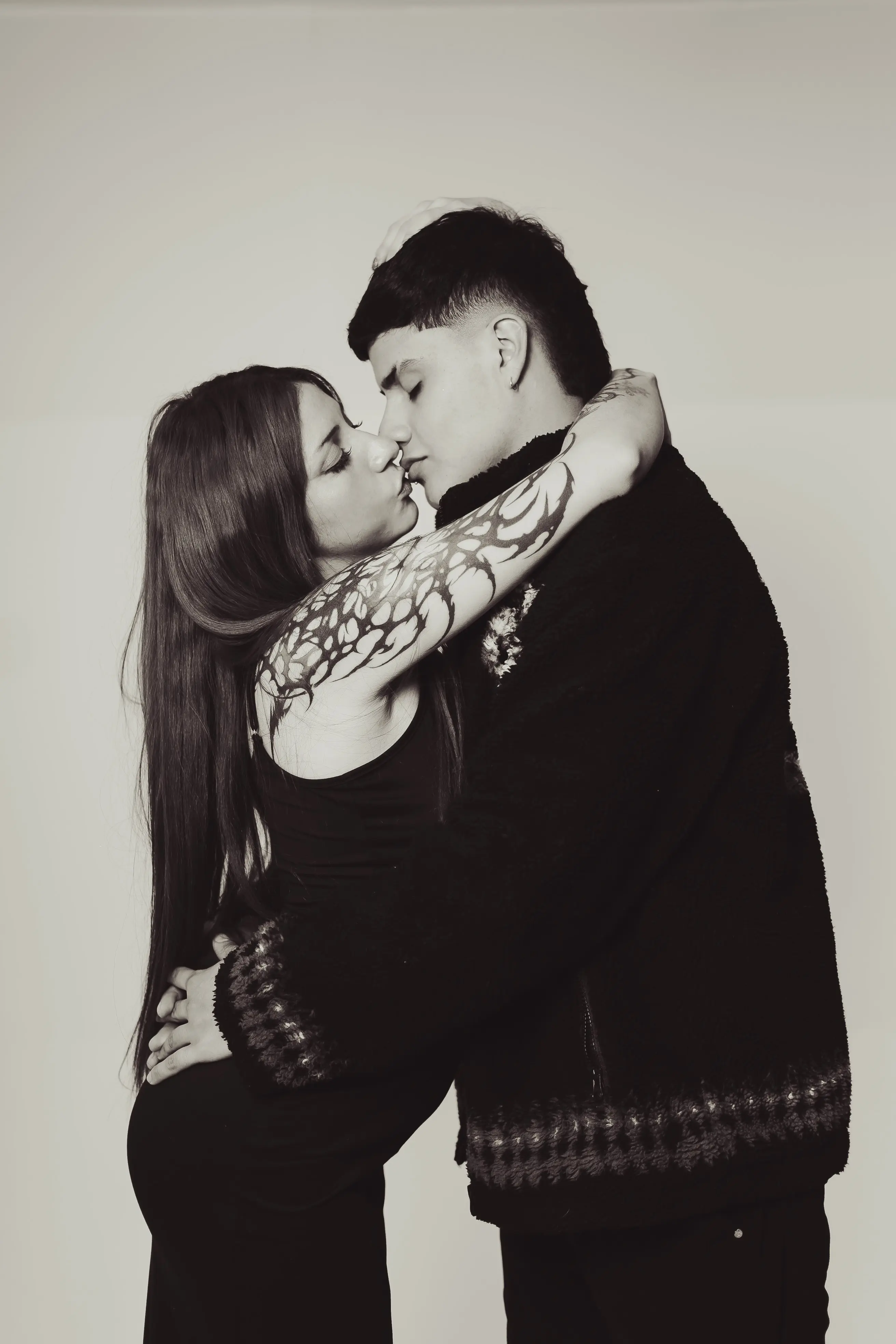 Fondo DAHOUSE - LyJ-beso